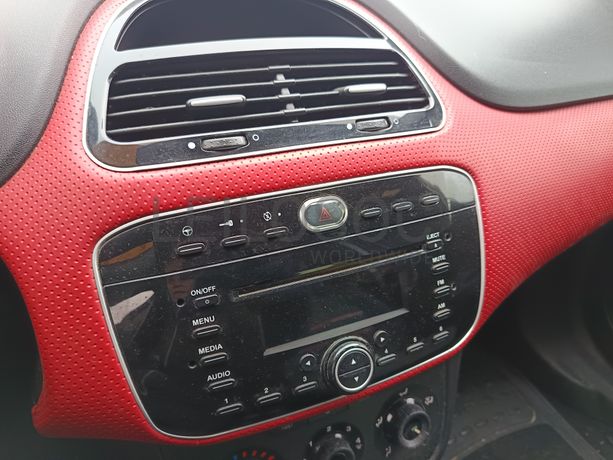 Fiat Punto EVO 1.4 16V · Ano 2010