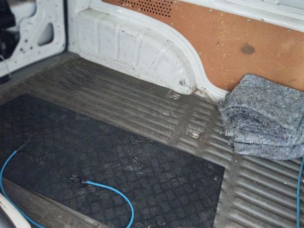 Volkswagen Caddy 1.9 TDI · Ano 2005