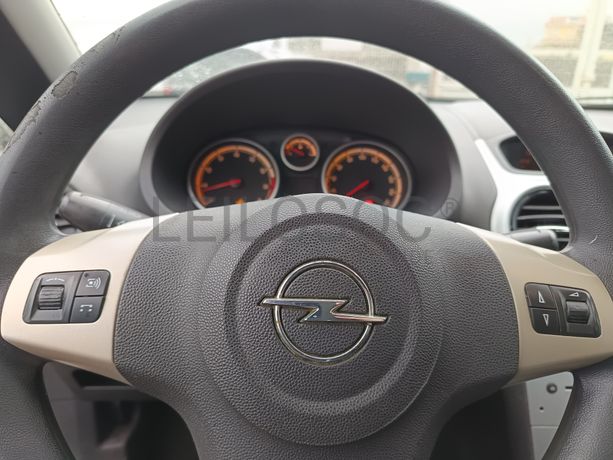 Opel Corsa · Ano 2010
