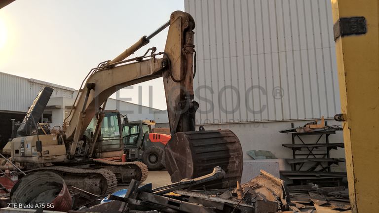 Escavadora de Rastos 30 T KOMATSU PC300-8 SLF