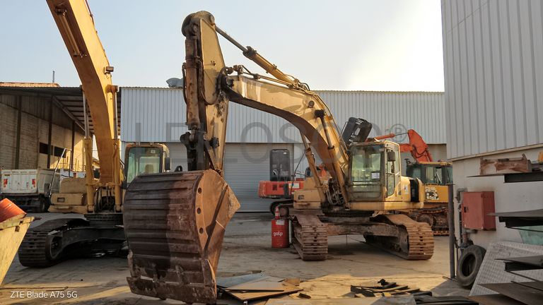 Escavadora de Rastos 30 T KOMATSU PC300-8 SLF