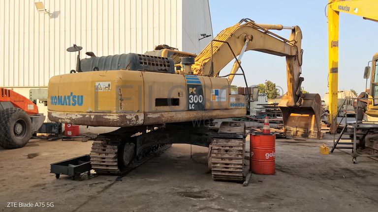Escavadora de Rastos 30 T KOMATSU PC300-8 SLF
