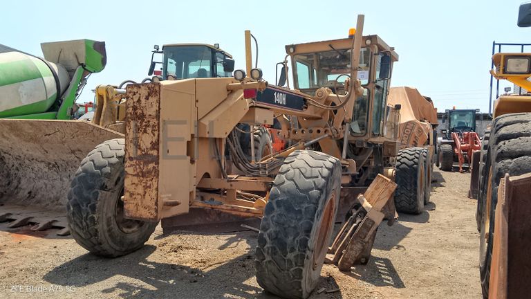 Motoniveladora 15 T CATERPILLAR 140 H