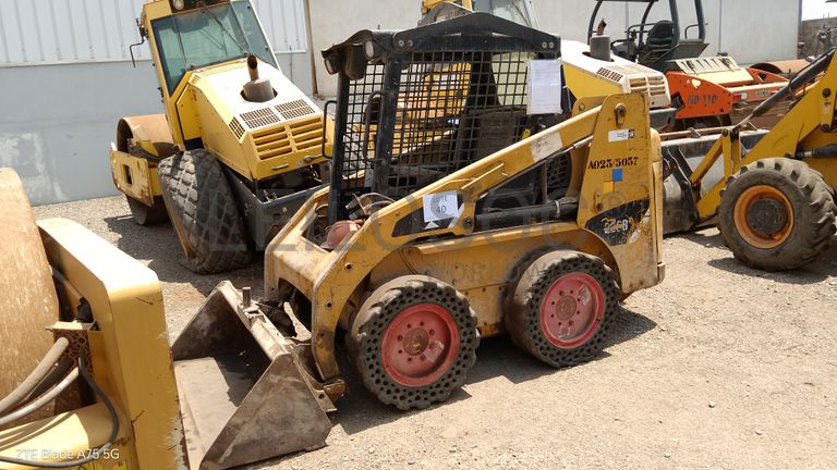 Mini Pá Carregadora CATERPILLAR 226 B2