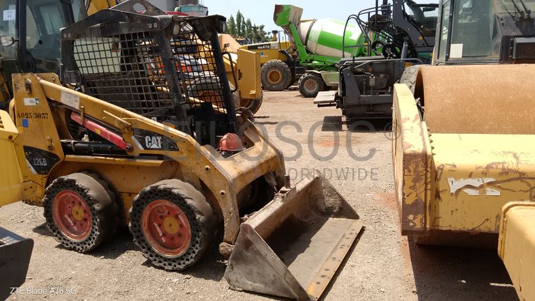 Mini Pá Carregadora CATERPILLAR 226 B2