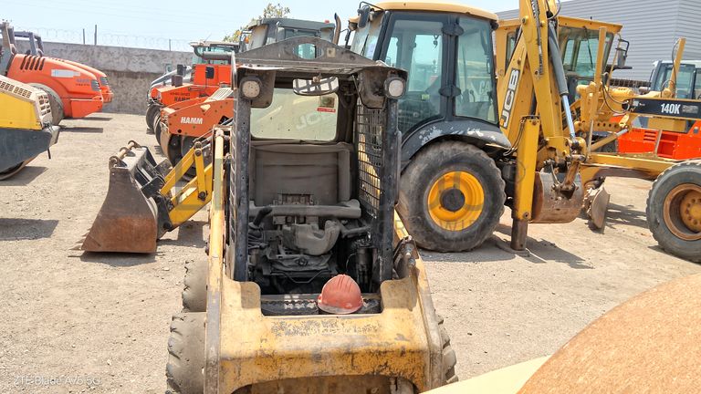 Mini Pá Carregadora CATERPILLAR 226 B2