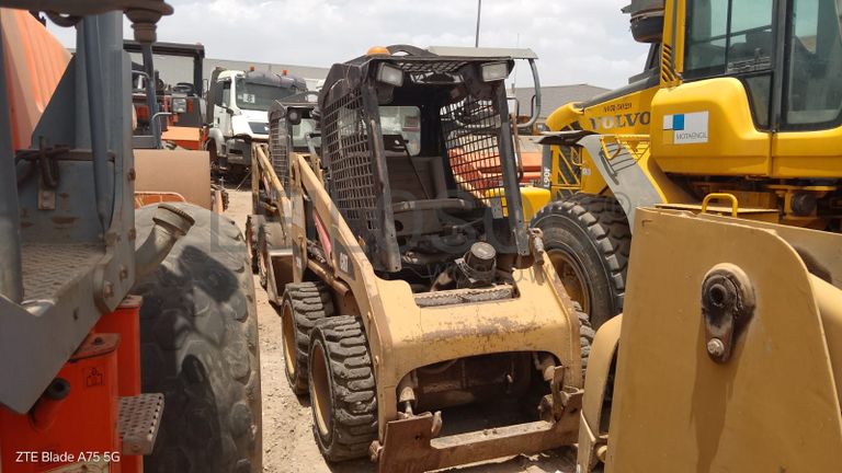 Mini Pá Carregadora CATERPILLAR 226 B2