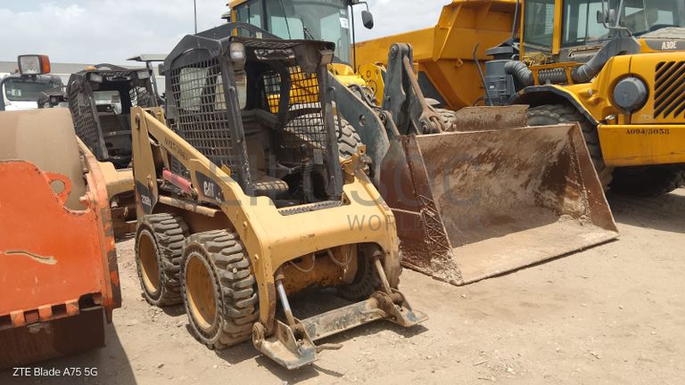 Mini Pá Carregadora CATERPILLAR 226 B2