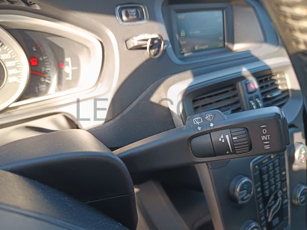 Volvo V40 D2 · Ano 2016