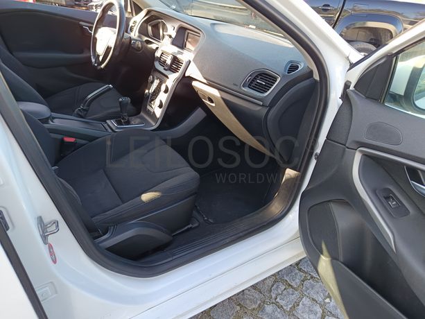 Volvo V40 D2 · Ano 2016