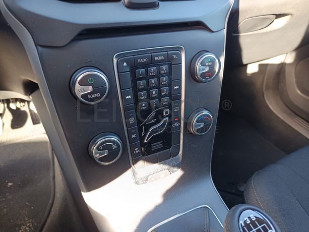 Volvo V40 D2 · Ano 2016