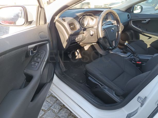Volvo V40 D2 · Ano 2016