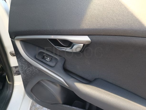 Volvo V40 D2 · Ano 2016