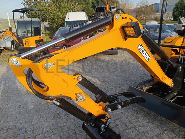 Mini Giratória Vicsec VC20L-Y · Ano 2025