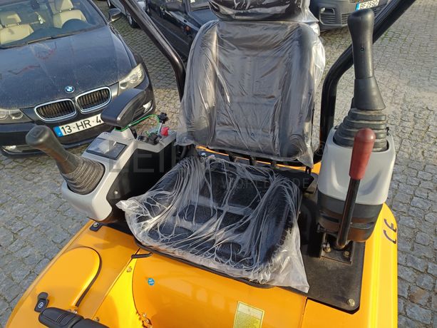 Mini Giratória Vicsec VC20L-Y · Ano 2025