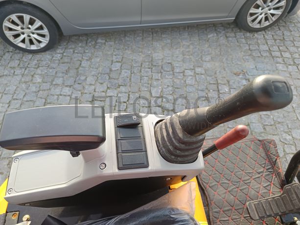 Mini Giratória Vicsec VC20L-Y · Ano 2025