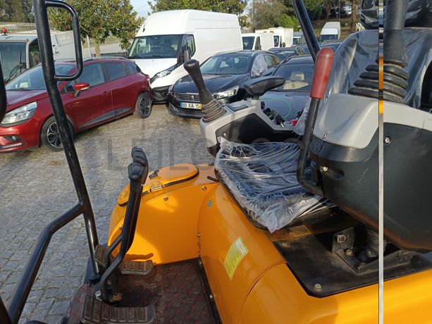 Mini Giratória Vicsec VC20L-Y · Ano 2025