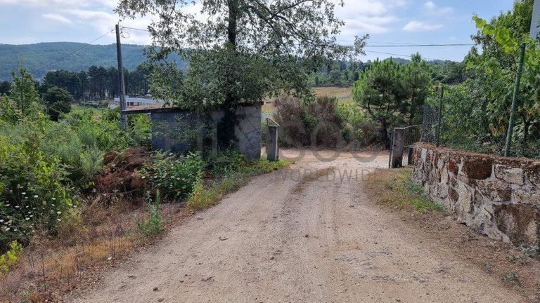 1/3 de Terreno · Oura, Chaves