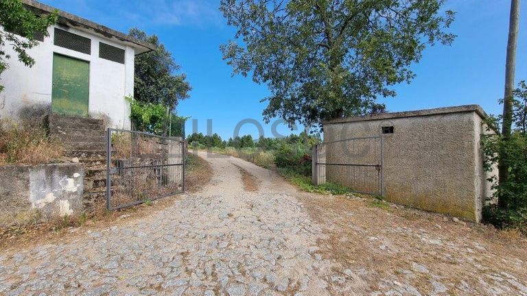 1/3 de Terreno · Oura, Chaves