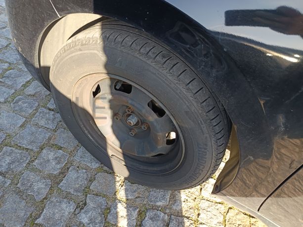 Peugeot 208 · Ano 2013