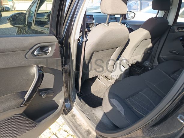 Peugeot 208 · Ano 2013