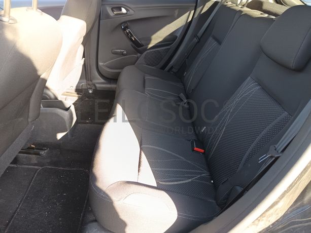 Peugeot 208 · Ano 2013