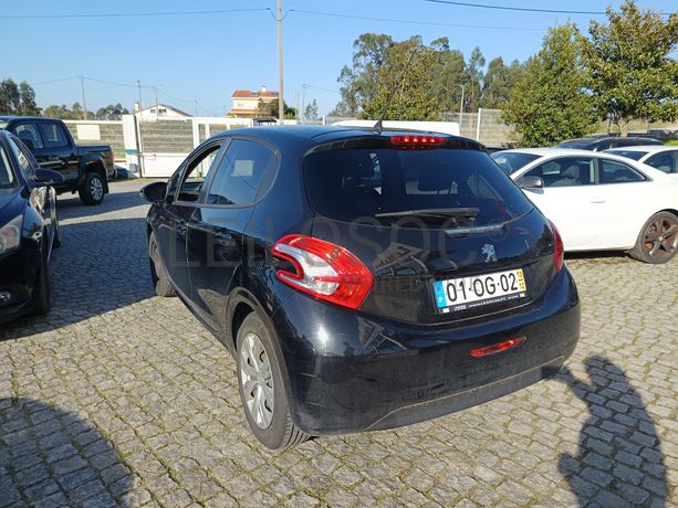 Peugeot 208 · Ano 2013