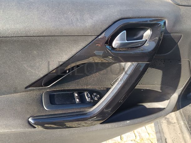 Peugeot 208 · Ano 2013