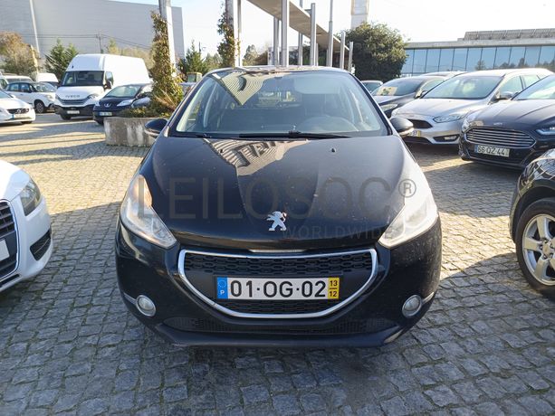 Peugeot 208 · Ano 2013