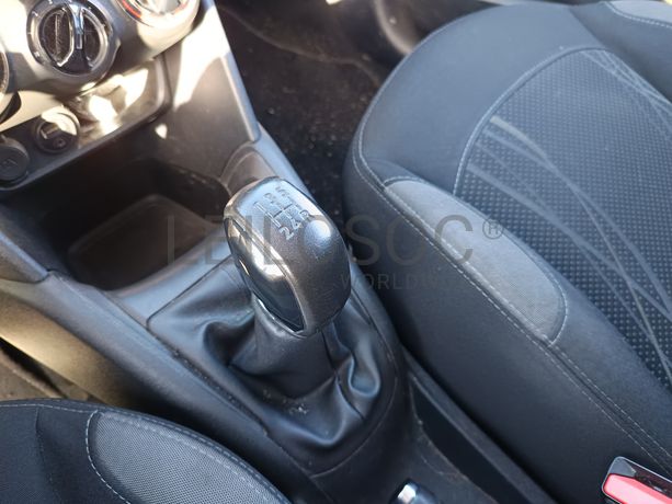 Peugeot 208 · Ano 2013