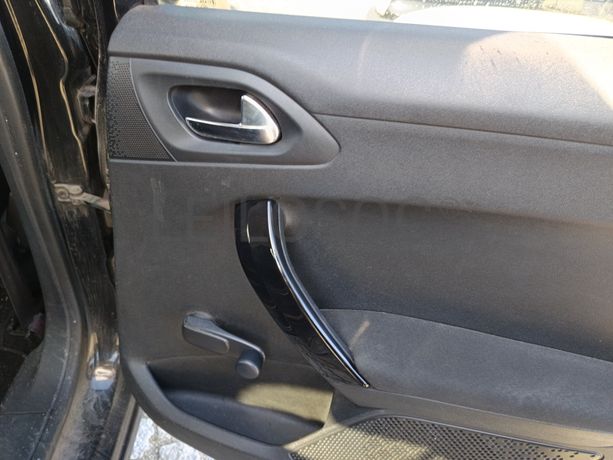 Peugeot 208 · Ano 2013