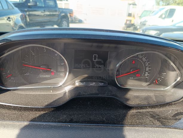 Peugeot 208 · Ano 2013