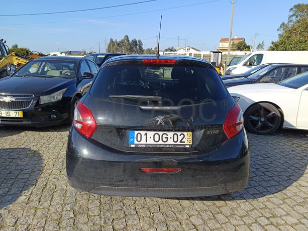 Peugeot 208 · Ano 2013