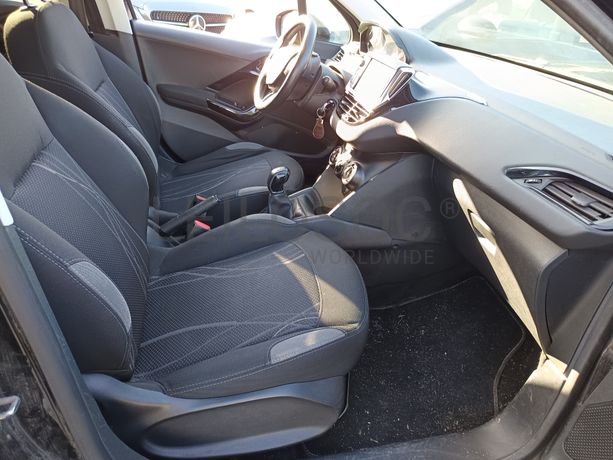 Peugeot 208 · Ano 2013