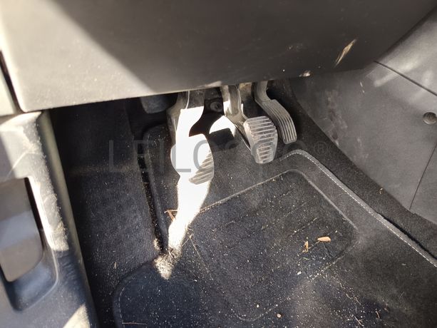 Peugeot 208 · Ano 2013