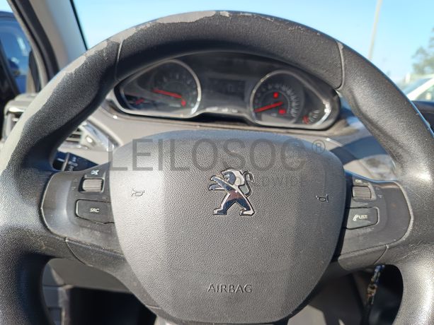 Peugeot 208 · Ano 2013