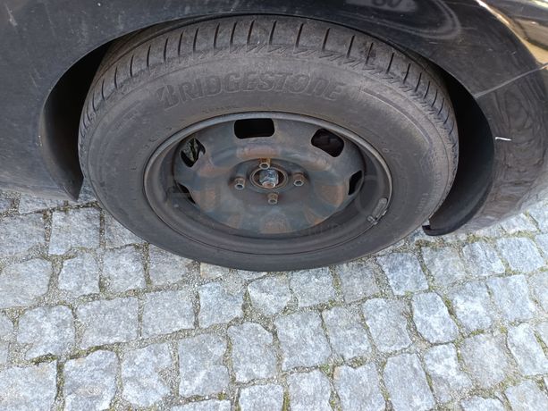 Peugeot 208 · Ano 2013