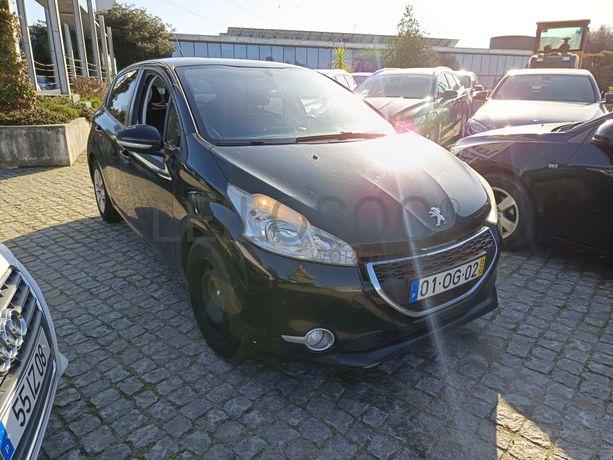Peugeot 208 · Ano 2013