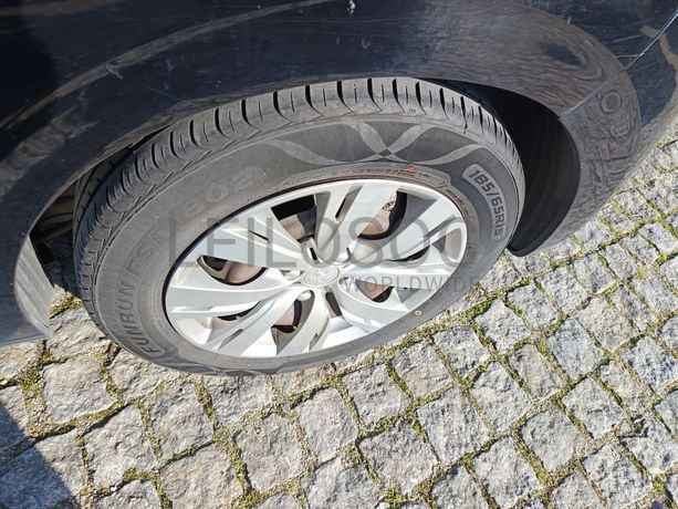 Peugeot 208 · Ano 2013