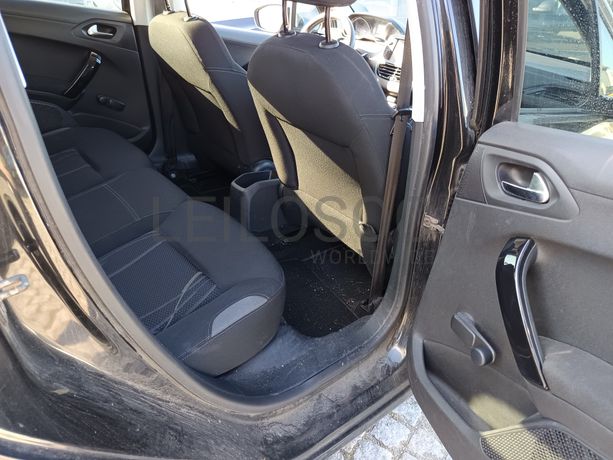 Peugeot 208 · Ano 2013