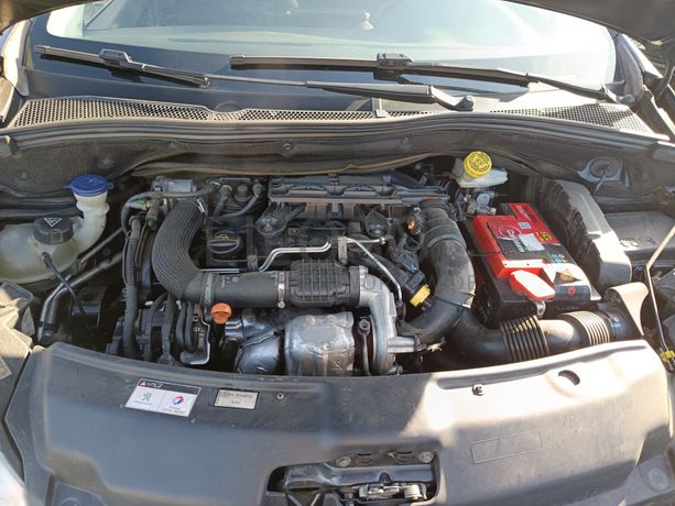 Peugeot 208 · Ano 2013