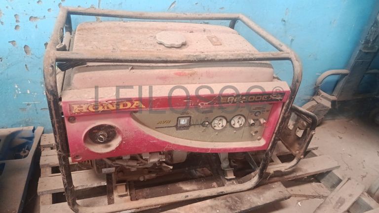 Um gerador - Honda EP6500CXS