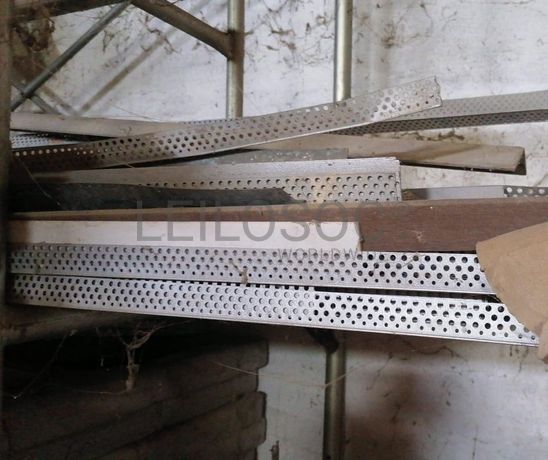 Cantoneira Perfurada