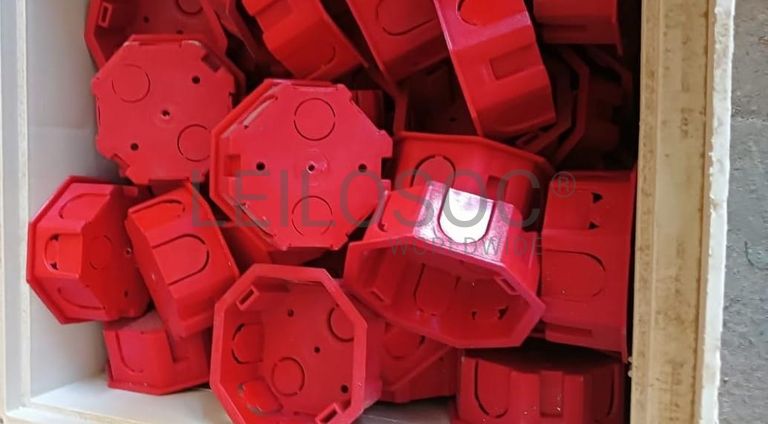 Bocal sem Rosca e Caixa de Derivação Interior Circular