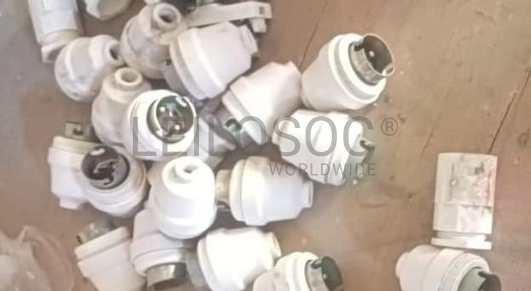 Bocal sem Rosca e Caixa de Derivação Interior Circular