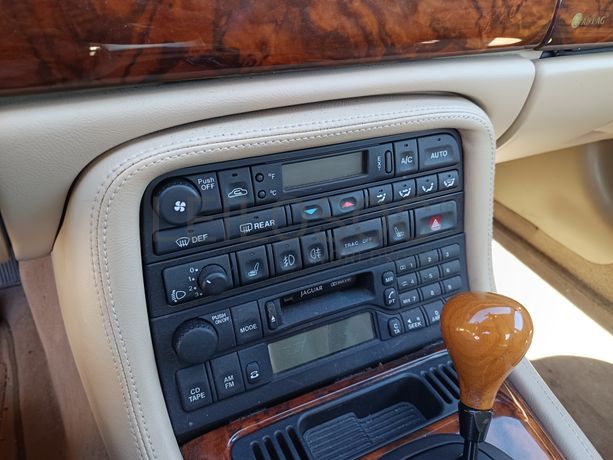 Jaguar XK8 · Ano 2001