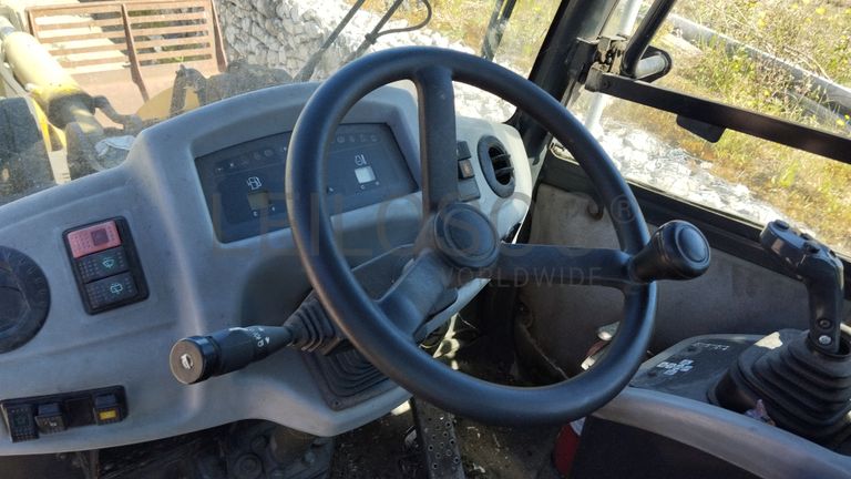 Pá carregadora Escavadora "KOMATSU WA 100-M 5 WS"