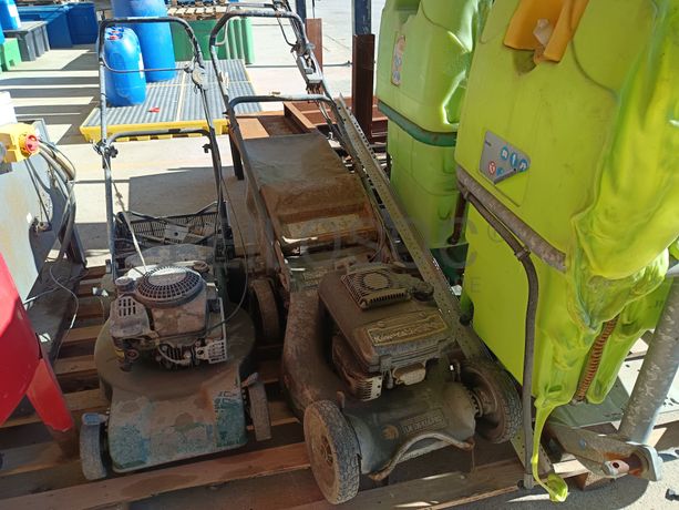 Máquina de cortar relva