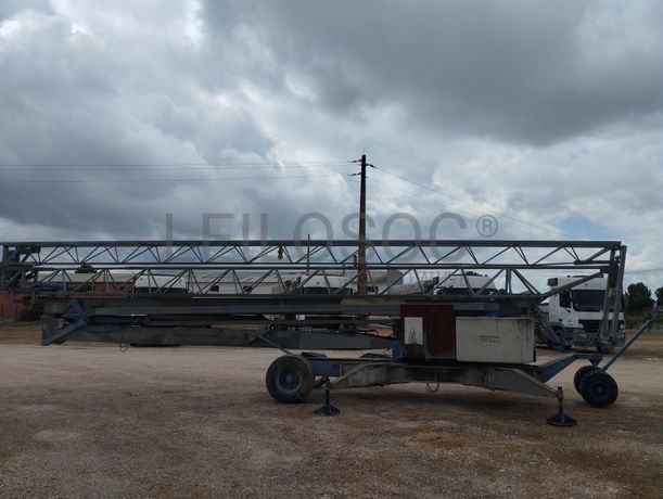 Grua auto-montante