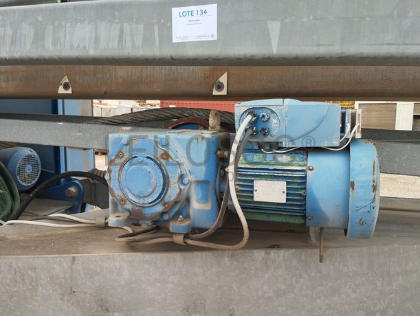 Grua auto-montante